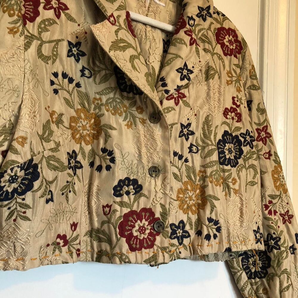Women's Jacket - Picture 3 of 7